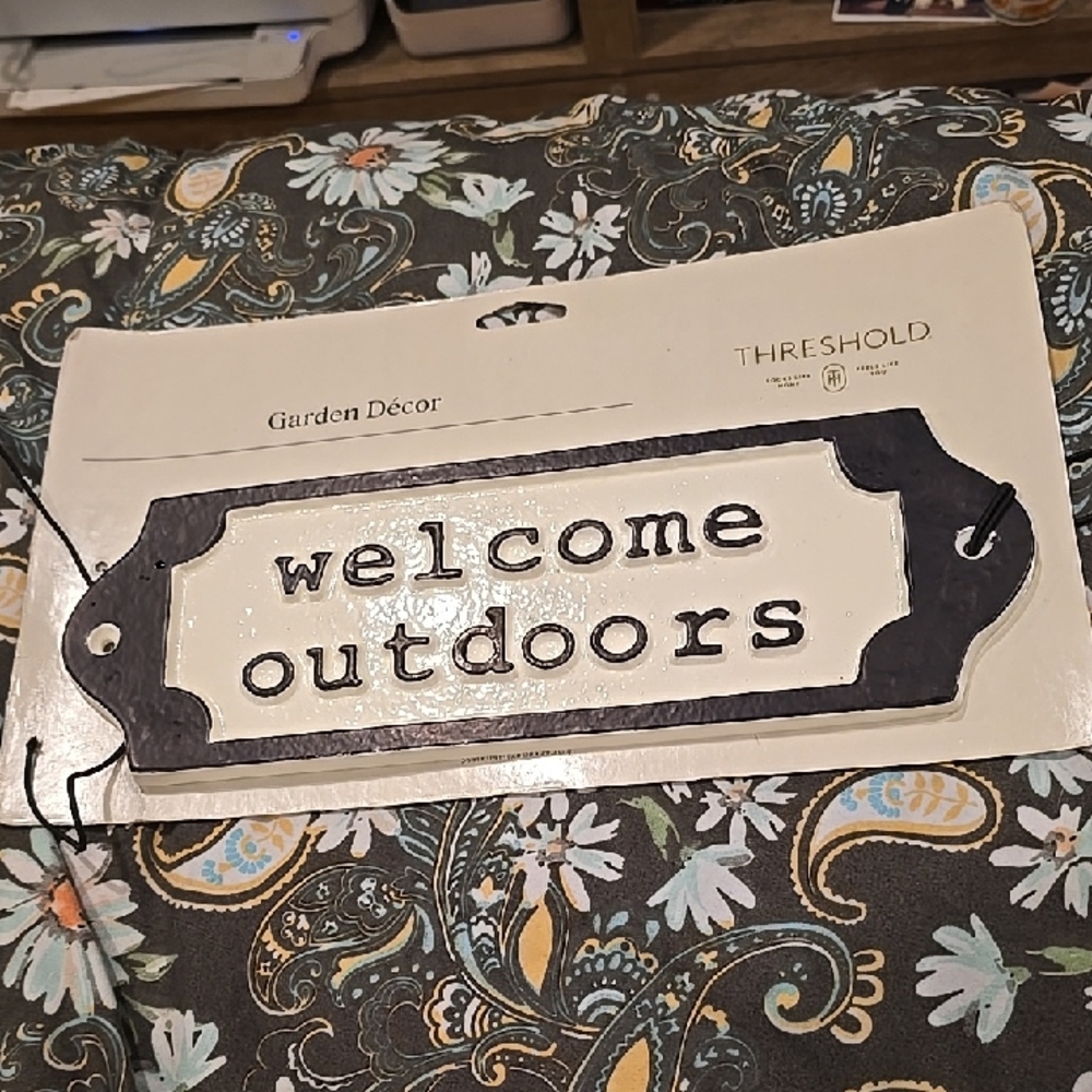 ❤️10/$13 New Heavy Threshold Black and White Welcome Sign